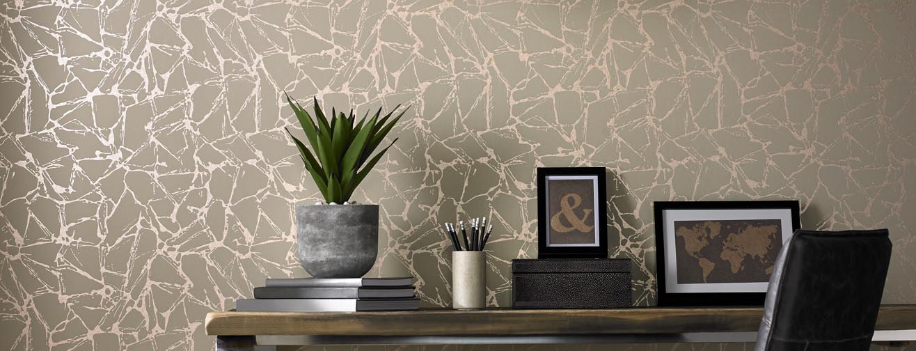 Metallic finish geometric wallpaper