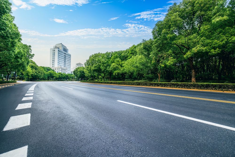 Titanium dioxide in road paving: How TiO2 helps cool city streets